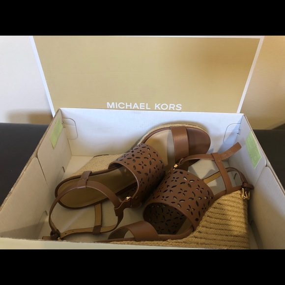 MICHAEL KORS Darci Wedge Sandals Brown Leather Women’s Size 9 Like New with Box! - Picture 10 of 11